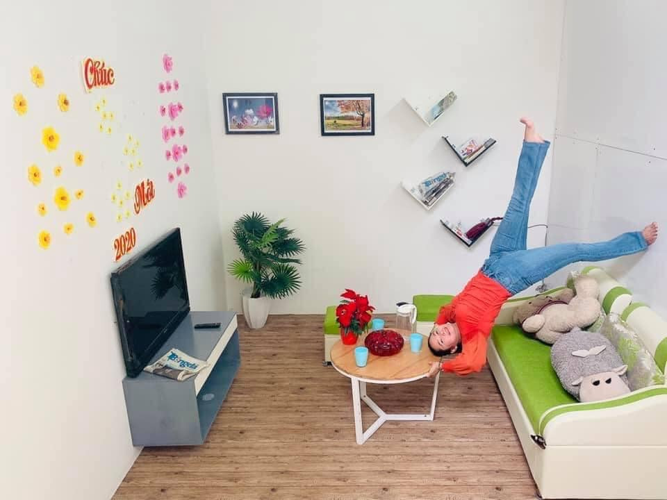 Đặc biệt, tất cả các đồ vật đều được cố định trên trần nhà chắc chắn.