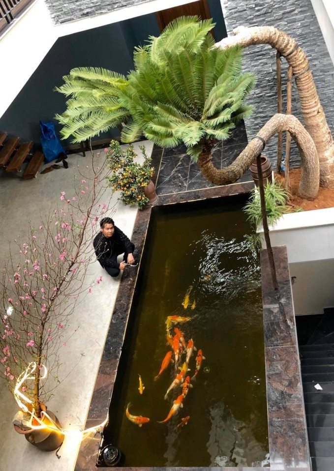 Ca sĩ Trọng Tấn hiện sống cùng gia đình trong ngôi nhà 4 tầng khang trang rộng 120m2 tại Hà Nội. Ảnh: FBNV