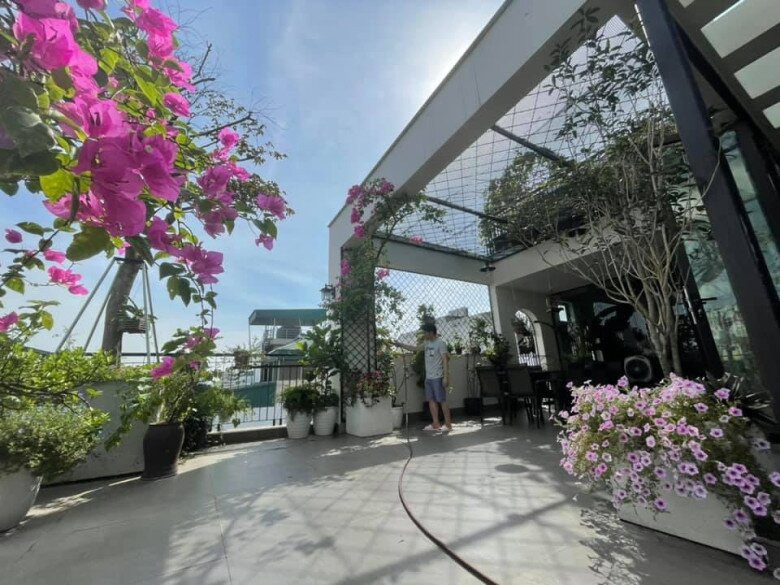 Nam ca sĩ sở hữu 3 căn biệt thự bề thế ở các địa điểm khác nhau tại Hà Nội và Thanh Hóa. Ảnh: FBNV