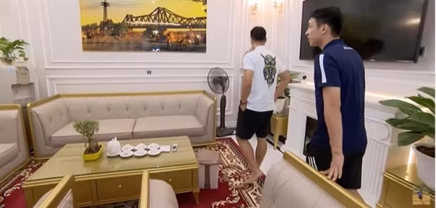 Toàn bộ nội thất trong nhà chủ yếu là do bố Hùng Dũng lên ý tưởng. Ảnh chụp màn hình