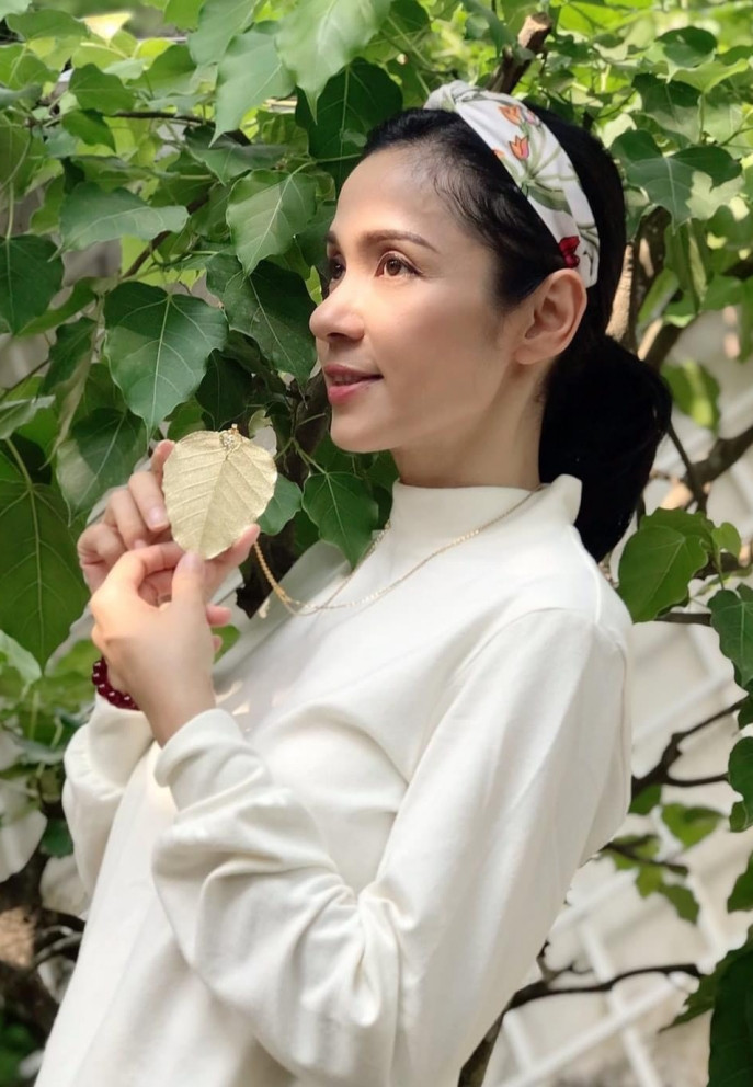 Người đẹp chọn nơi này sống vì cách xa trung tâm, không gian yên tĩnh thuận lợi để chị sinh sống, tu tập mỗi ngày.