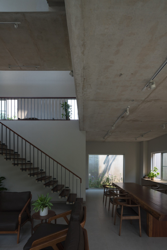 Tất cả những điều này góp phần giúp gia chủ có thể tận hưởng trọn vẹn dòng chảy của thiên nhiên bao quanh ngôi nhà. Ảnh: Triệu Chiến