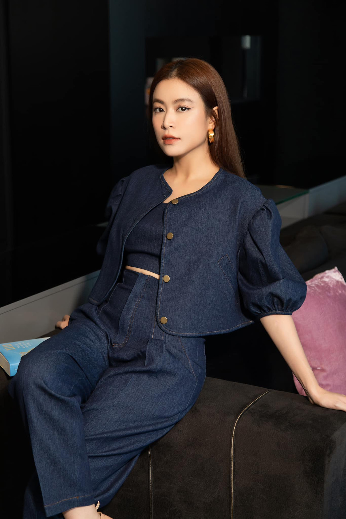 Từ năm 2014, Hoàng Thùy Linh đã thuộc hàng top với cát-xê đi hát từ 50-70 triệu đồng/show diễn. Thậm chí, có thông tin cho rằng thù lao đi hát của nữ ca sĩ còn lên mức 70-100 triệu đồng/show. Ảnh; FBNV