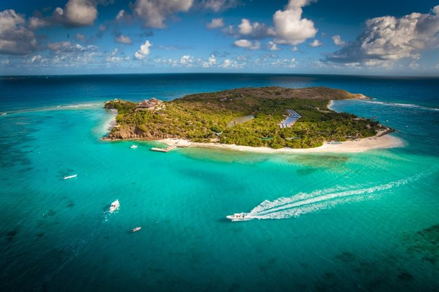 Nhà sáng lập tập đoàn Virgin Group từng mua lại toàn bộ hòn đảo Necker Island tại vùng biển Ca-ri-bê với giá 180.000 USD (tương đương 5,2 tỷ VND) theo tỷ giá tiền tệ vào năm 1978. Ảnh: Take Aim Photography