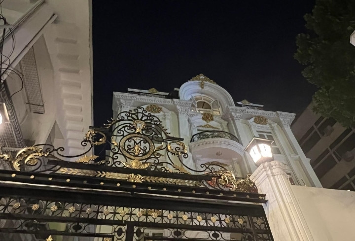 Biệt thự của bà Phương Hằng có tổng diện tích 2.400m2, nổi bật với nhiều chi tiết ngoại thất cầu kỳ. Ảnh: Hoàng Thọ/VTCNews