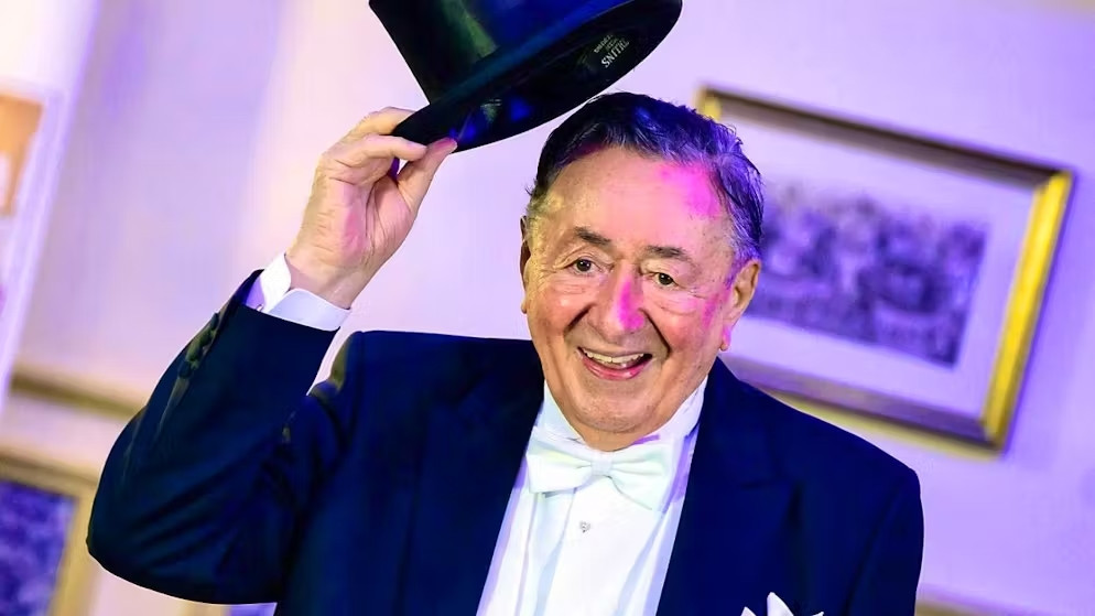 Trải qua 6 cuộc hôn nhân trong cuộc đời 91 năm, tỷ phú Lugner có 4 người con. Ảnh: Blue News