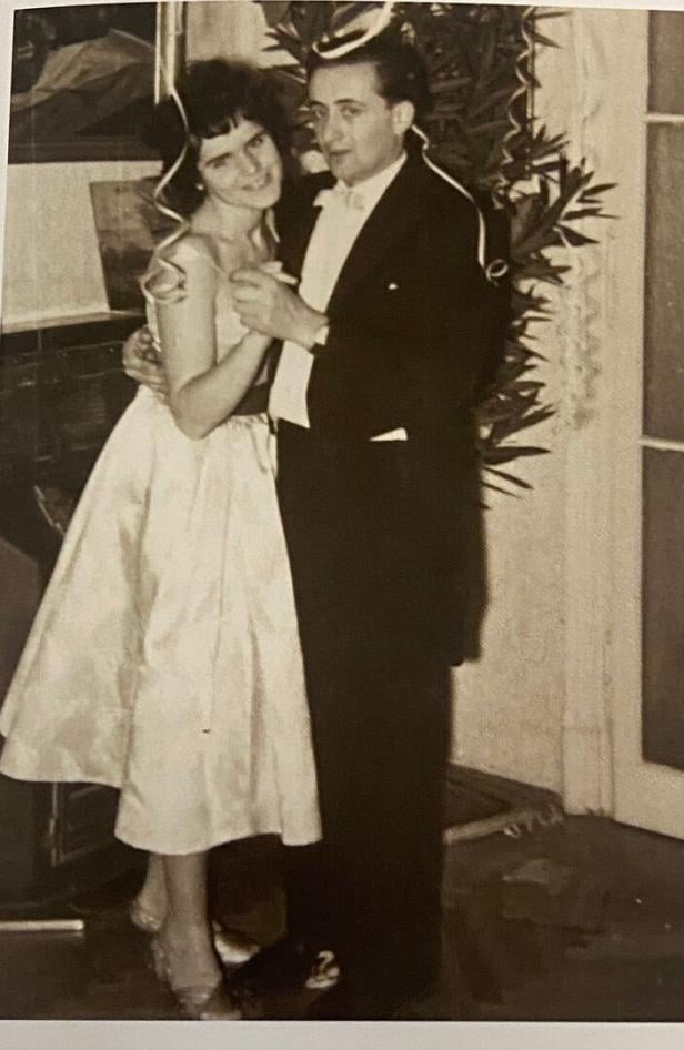 Richard Lugner từng kết hôn 6 lần. Người vợ đầu tiên là bà Christine Gmeiner vào năm 1961, đến năm 1978 thì chia tay. Ảnh: Kurier