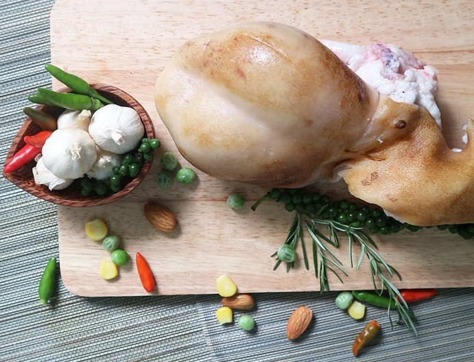 Mỗi bộ ngọc dương dê có giá dao động từ 300.000 - 500.000 đồng, tùy độ to nhỏ. Đặc biệt, với loại dê núi đá ở Ninh Bình, mức giá ngọc dương có thể lên tới 1 triệu đồng/bộ. Ảnh: Dê Cừu Bảo Quân