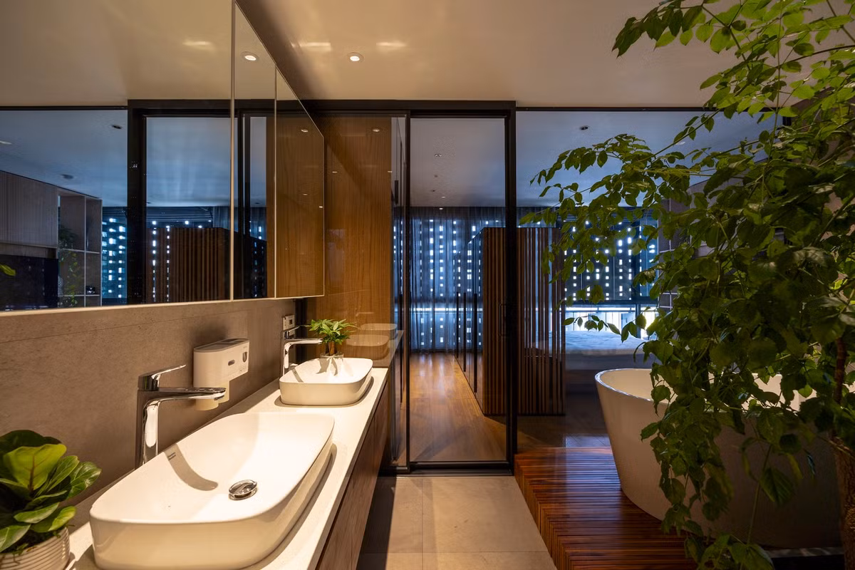 Phòng tắm nhiều cây xanh giúp nâng tầm không gian sinh thái.