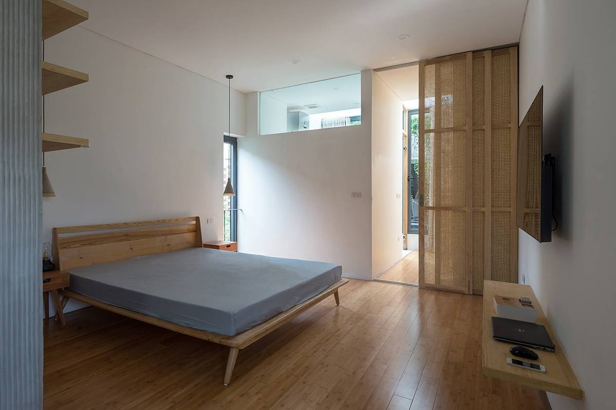 Khu vực yên tĩnh nằm ở phía trong cùng của ngôi nhà, bao gồm phòng ngủ của ông bà và phòng ngủ chính của bố mẹ. Ảnh: Hoang Le