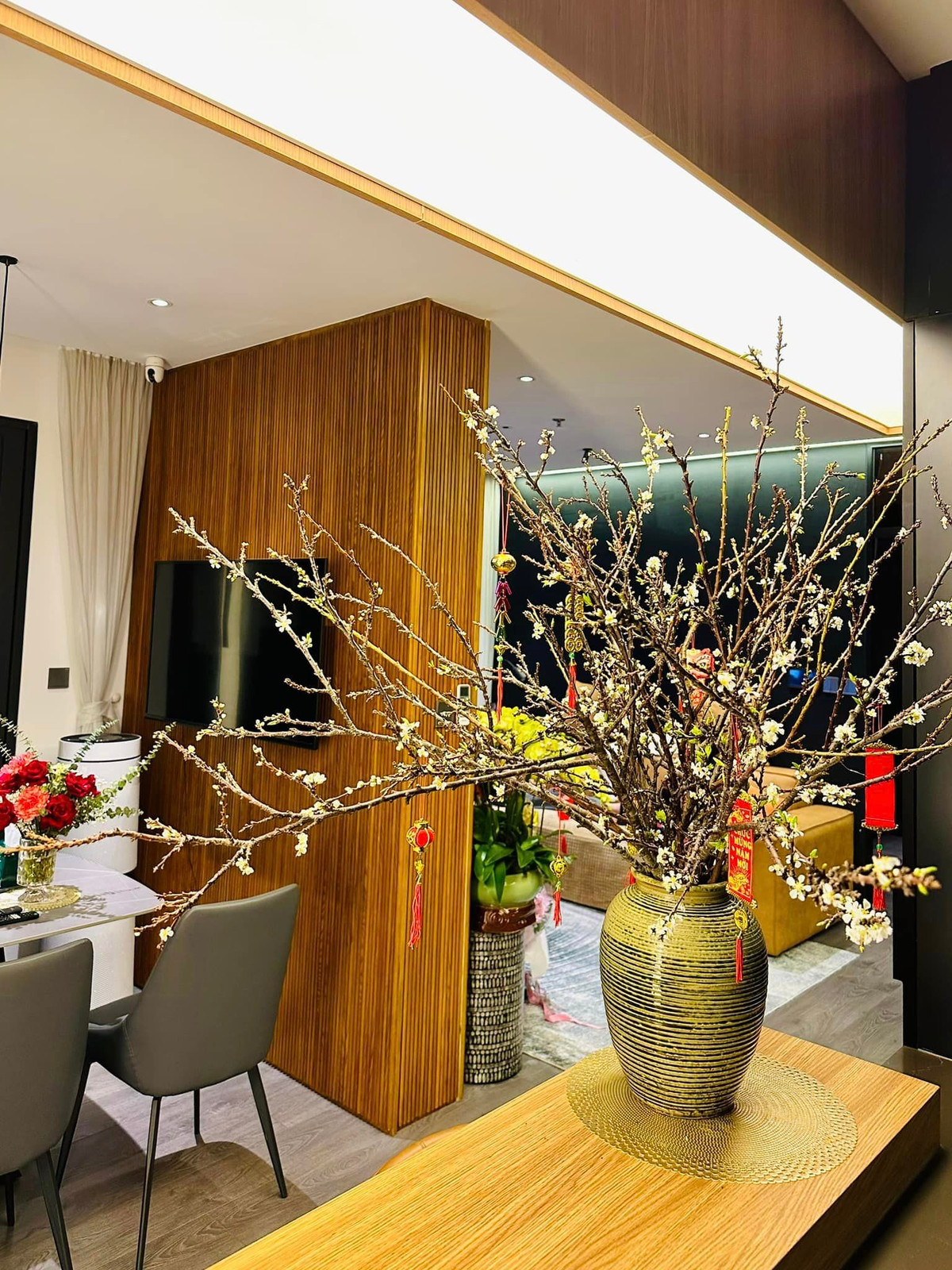 Không chỉ dịp Tết, thường này BTV Minh Hương cũng thường xuyên mua hoa tươi về trang trí khắp không gian nhà.