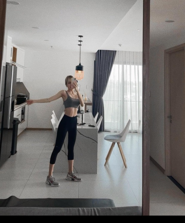 Căn hộ không quá rộng nhưng có view đắc địa, vừa thoáng đãng vừa hướng thẳng ra công viên.