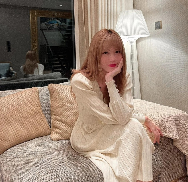 Phòng ngủ của Thiều Bảo Trâm cũng có view cực đẹp.