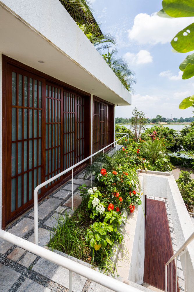 Trong khi đó, những khối vật liệu được đặt ở phía Tây Nam để đảm bảo sự riêng tư và thoát khí từ phía Đông Nam. Ảnh: Hiroyuki Oki