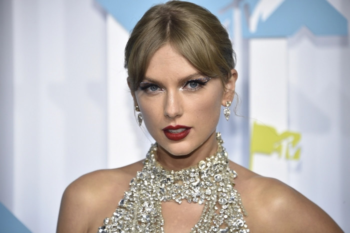 Nguồn thu nhập của Taylor Swift bao gồm doanh thu từ việc bán vé chuyến lưu diễn, danh mục âm nhạc, hợp đồng phát trực tuyến và doanh thu bán đĩa. Ảnh: Getty