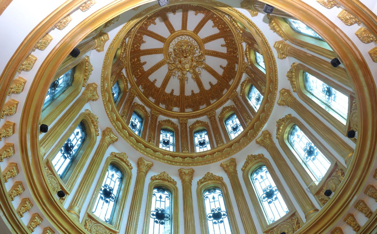 Mái vòm cao mang đậm kiến trúc Châu Âu.