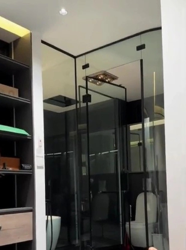 Nhà vệ sinh hiện đại, tách biệt hai khu vực khô và ướt.