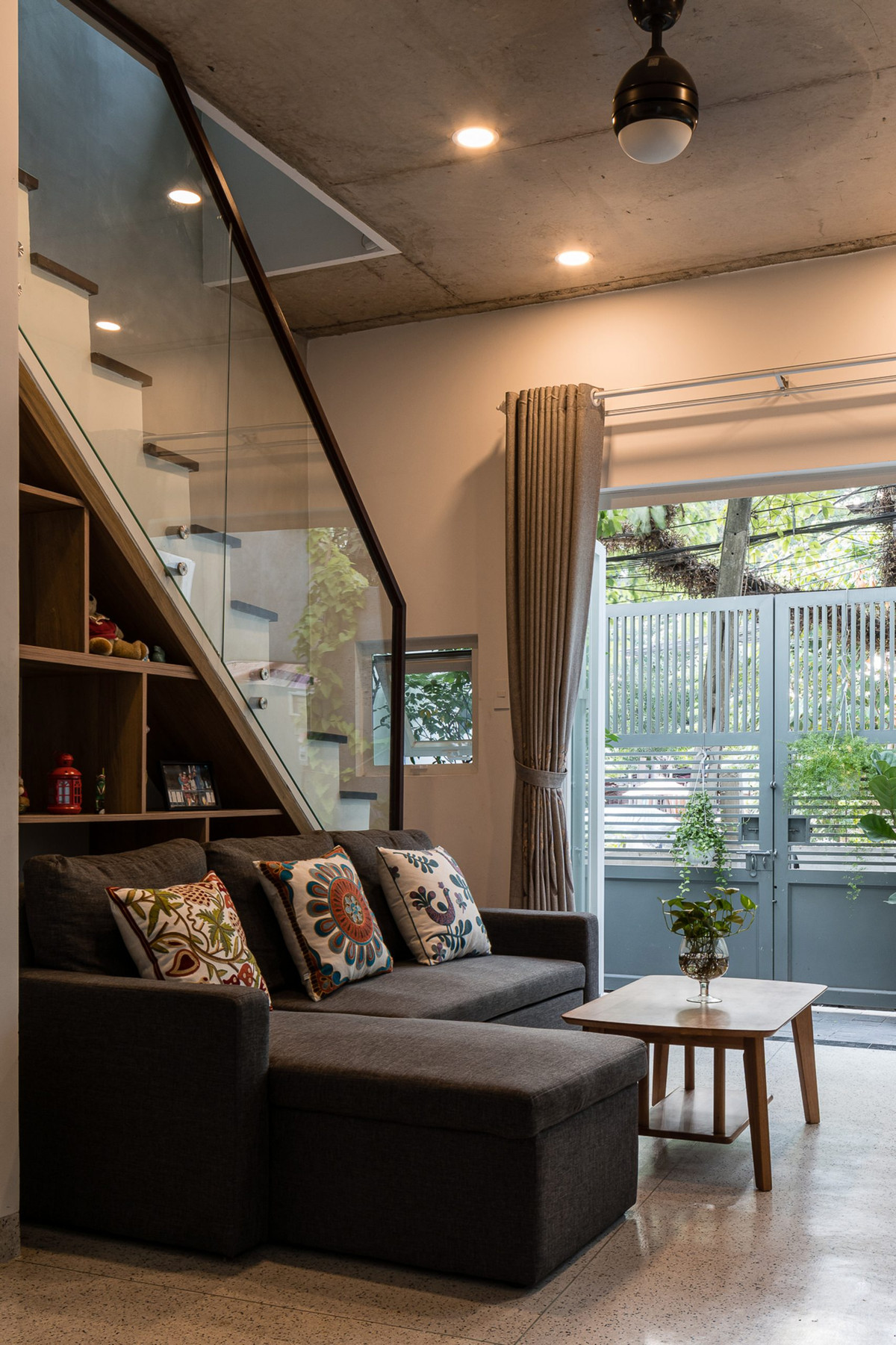 Do đông thành viên nên không gian sử dụng được tối ưu. Các không gian gần như tiếp nối hoặc chồng lên nhau.