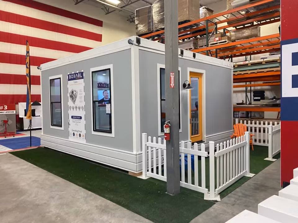 Những ngôi nhà di dộng này có thể tháo rời, gập lại và có thể được lắp ráp trong vòng chưa đầy một giờ.