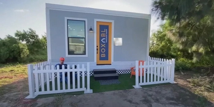 Ngôi nhà tiết kiệm chi phí, có thể tùy chỉnh với nhiều sơ đồ tầng và được thiết kế để tồn tại lâu dài. Điều quan trọng là những căn nhà di động này đảm bảo an toàn cho chủ sở hữu và thân thiện với môi trường, tiết kiệm năng lượng.