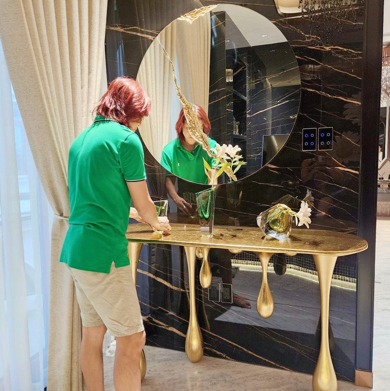 Trong không gian sống, vợ chồng Việt Hương chăm chút cho từng góc nhỏ, tạo cảm giác thoải mái.