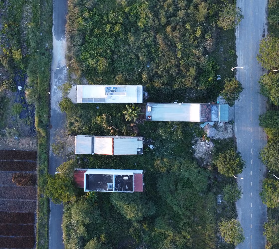 Đà Nẵng nóng ẩm quanh năm nên việc đảm bảo không gian bên trong thoáng mát là thách thức nếu không sử dụng điều hòa.