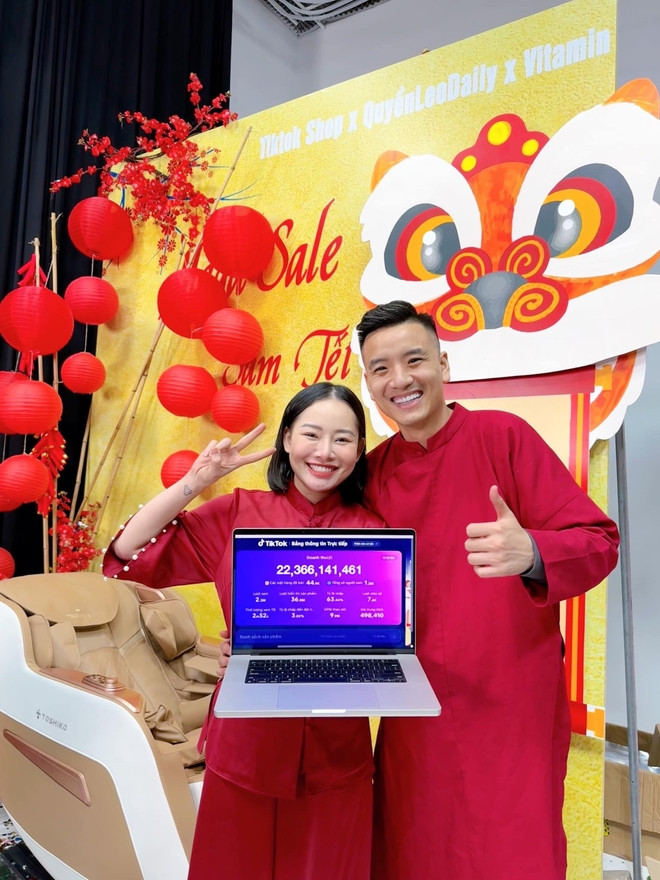 Đây không phải là lần đầu tiên Quyền Leo Daily khoe thành tích khủng khi livestream: thu 1 tỷ đồng trong vòng 15 phút, gần 13 tỷ đồng sau 8 tiếng, 22 tỷ sau 12 tiếng livestream liên tục...