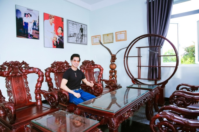 Đây là công trình kiên cố gồm hai tầng, diện tích sử dụng khoảng 500 m2, bao gồm khu thờ tự, 6 phòng ngủ rộng rãi. Ảnh: Facebook