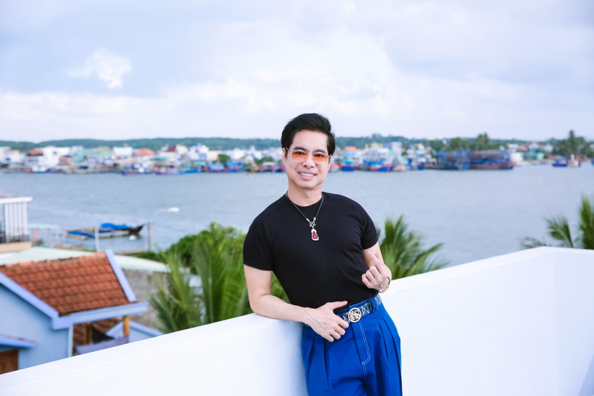 Ban công ngôi nhà có tầm nhìn thoáng mát. Ảnh: Facebook