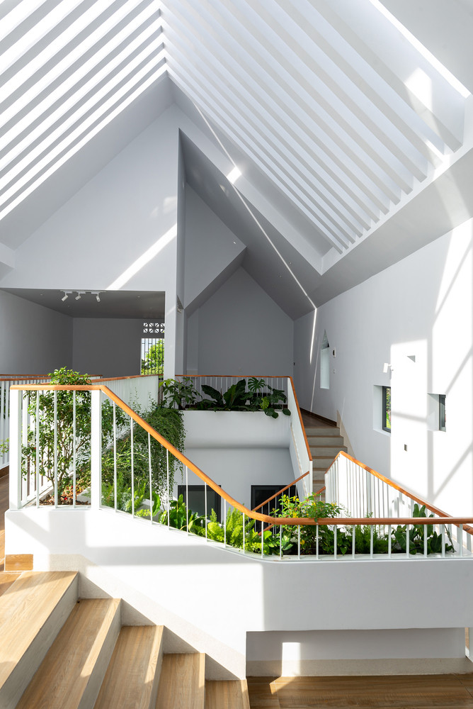 Hành lang rộng còn kết hợp quầy bar để cùng nhau thư giãn.