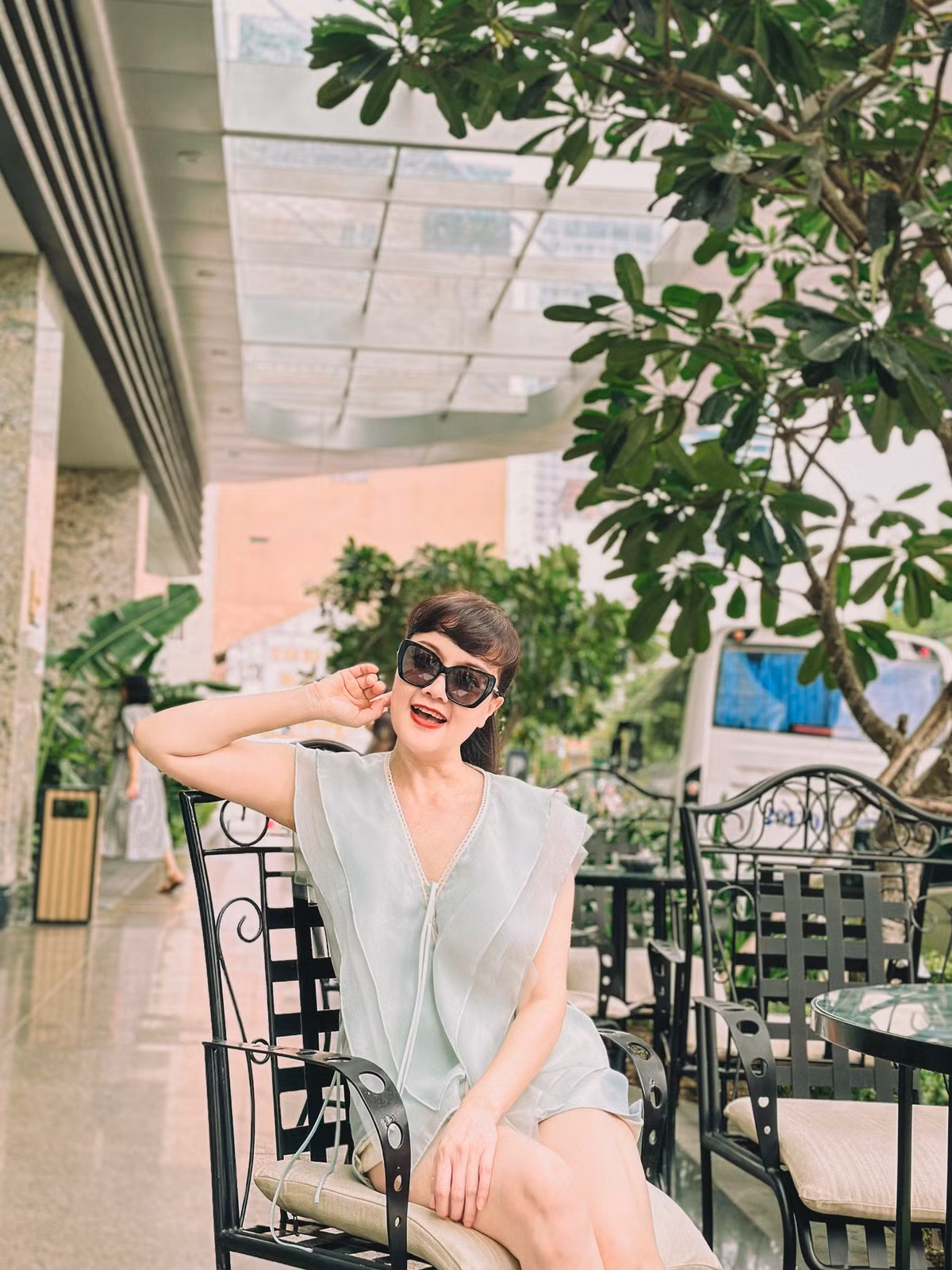 Theo đó, nghệ sĩ Vân Dung có mức cát-xê 115 triệu đồng/ video quay bằng điện thoại, 125 triệu đồng nếu quay bằng máy cơ và 75 triệu đồng cho 1 livestream.