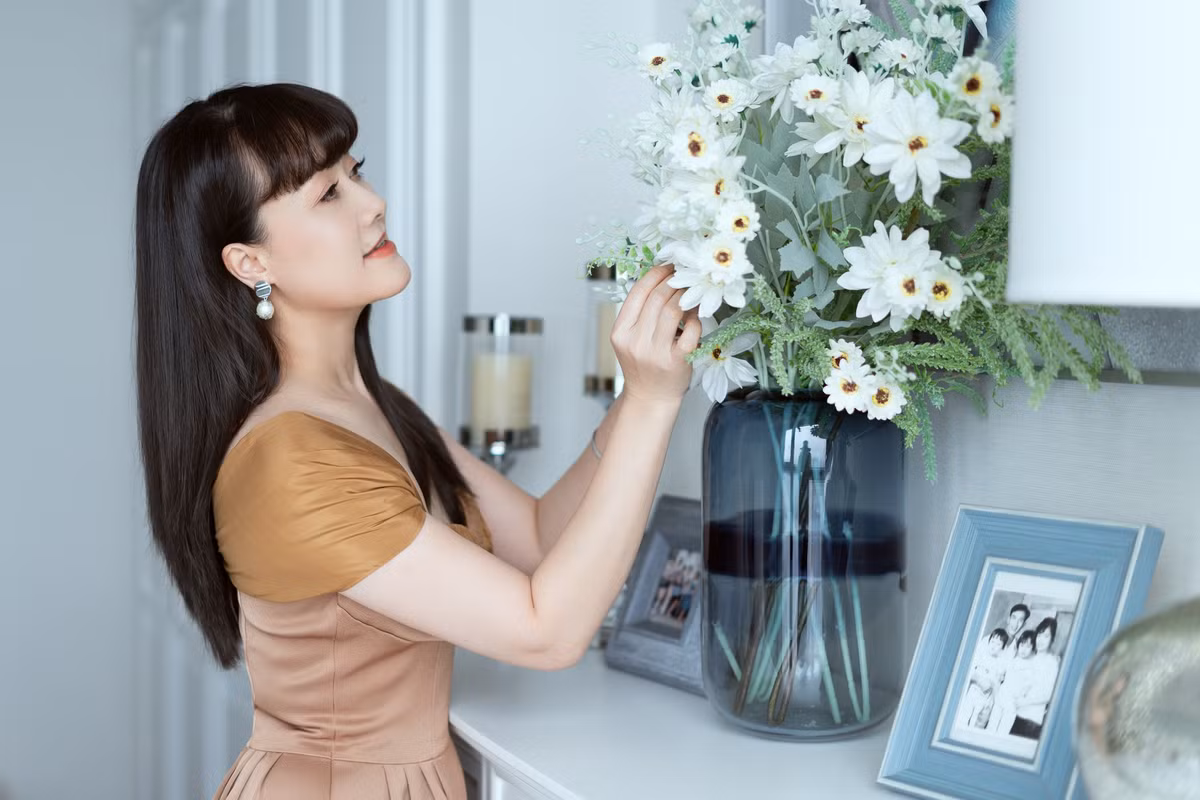 Căn hộ của "Táo Y tế" mang phong cách sang trọng, vừa hiện đại vừa có nét cổ điển. Góc nào trong nhà cũng được nữ nghệ sĩ đầu tư tỉ mỉ.