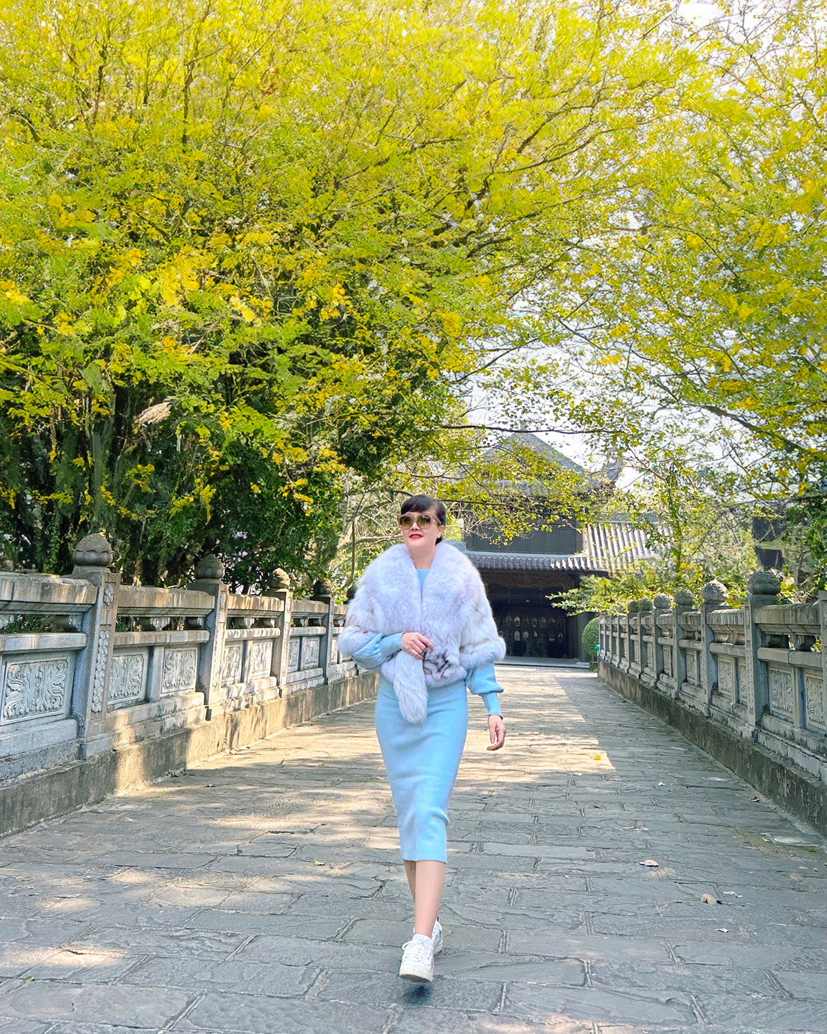 Tháng 4/2021, một bảng giá được cho là cát-xê của 13 sao nữ Việt đóng quảng cáo review cho sản phẩm bất ngờ rò rỉ trên mạng xã hội khiến dân tình xôn xao.