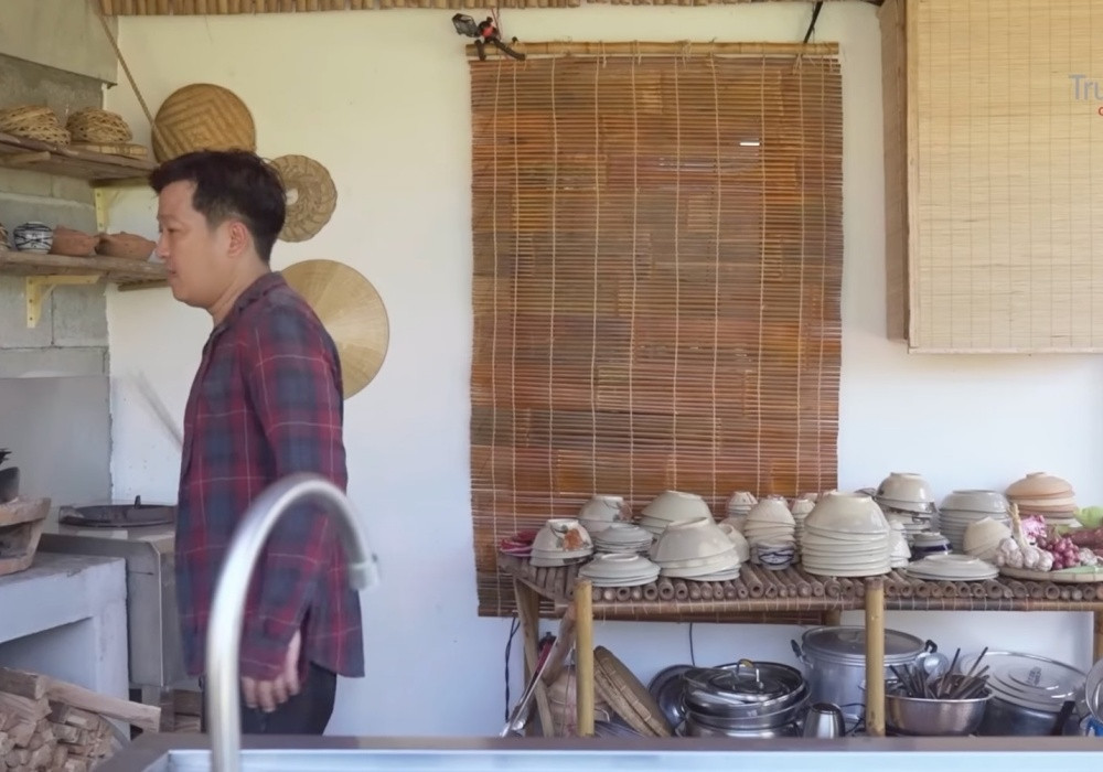 Nhà bếp chủ yếu có chất liệu từ thiên nhiên như gỗ, tre, mây,...