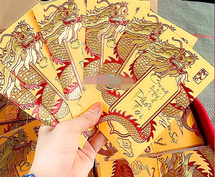 Lì xì hình rồng nổi 3D màu vàng thu hút sự chú ý của đông đảo người tiêu dùng. Nguồn ảnh: Facebook