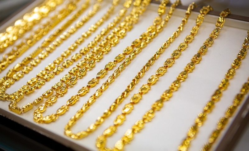 Gia vang hom nay 16/4: “Cam dau” lao doc?