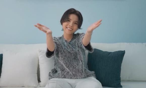 Vũ Cát Tường là một ca nhạc sĩ nổi tiếng với những bản hit từng gây sốt mạng xã hội như Cô gái ngày hôm qua, Mơ, Vết mưa, Yêu xa... Năm 2022, Vũ Cát Tường khoe căn hộ cao cấp là món quà chào đón tuổi 30 của mình.