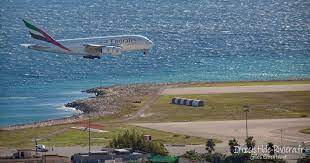 Trên thực tế, đây không phải là sự cố hàng không "điên rồ" duy nhất trên thế giới. Trước đây, một phi cơ chở hàng tại Pháp từng phải lượn nhiều vòng trên bầu trời sân bay Nice trong 30 phút vì không nhận được tín hiệu phản hồi từ trạm điều phối dưới mặt đất để hạ cánh. Ảnh: Irresistible Riviera