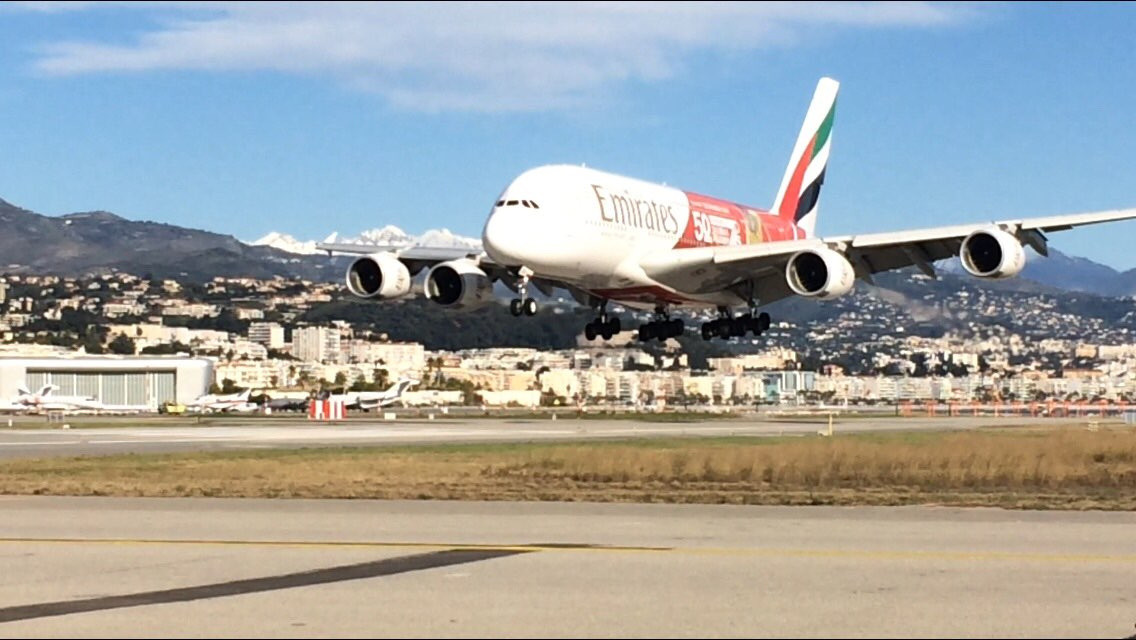 Nguyên nhân là nhân viên trạm điều phối bay ngủ gật. Người trực trạm điều phối sau đó bị đánh thức bởi các nhân viên an ninh. Vụ việc được Dịch vụ kiểm soát không lưu Pháp DGAC mô tả là “cực hiếm” trong lịch sử hàng không nước này. Ảnh: Infinite Flight Community