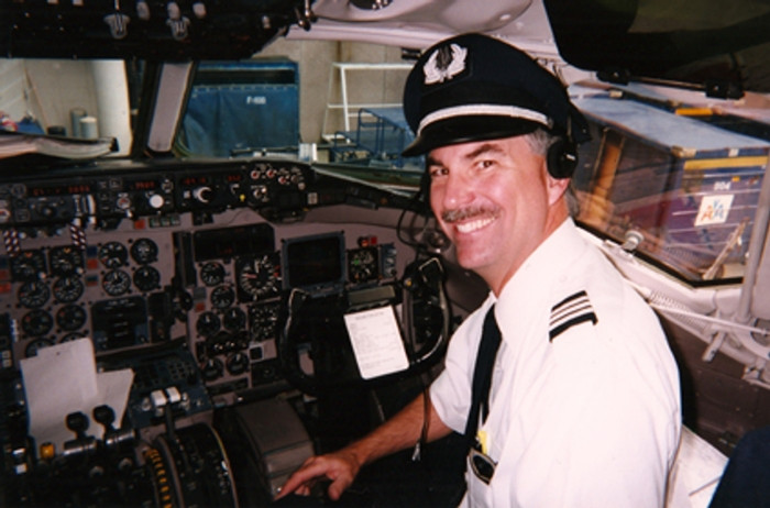 Nguyên nhân là vị phi công này không thấy ngon miệng với đồ ăn phục vụ trên máy bay nên quyết định ra ngoài phi trường tìm mua thức ăn khác. Ảnh: Savas Beatie