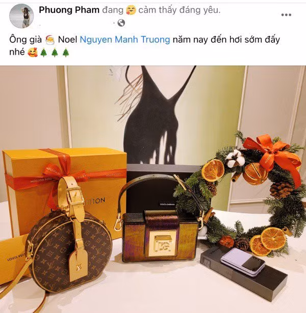 Không những vậy, nam diễn viên còn gây chú ý khi mua loạt đồ hiệu tặng bà xã thể hiện độ cưng chiều vợ hết mực. Nguồn ảnh: FBNV