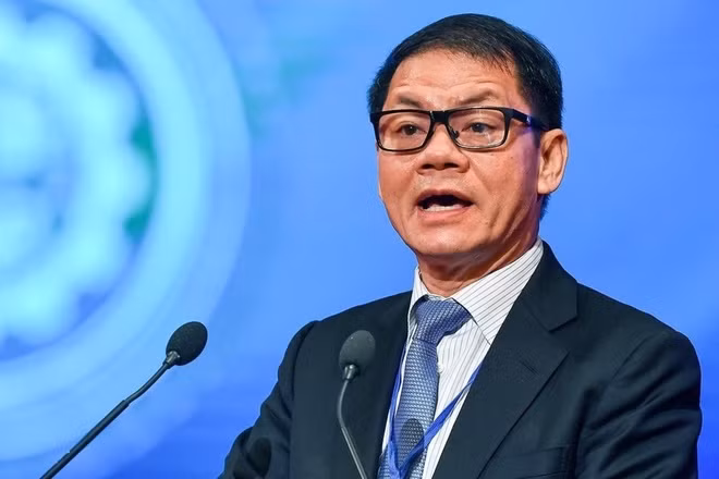 Tỷ phú Trần Bá Dương sở hữu khối tài sản tương đương 1,2 tỷ USD, xếp thứ 2.390 trên thế giới. Ông là người sáng lập, kiêm Chủ tịch Hội đồng quản trị CTCP Ô tô Trường Hải (THACO). Ảnh: Znews