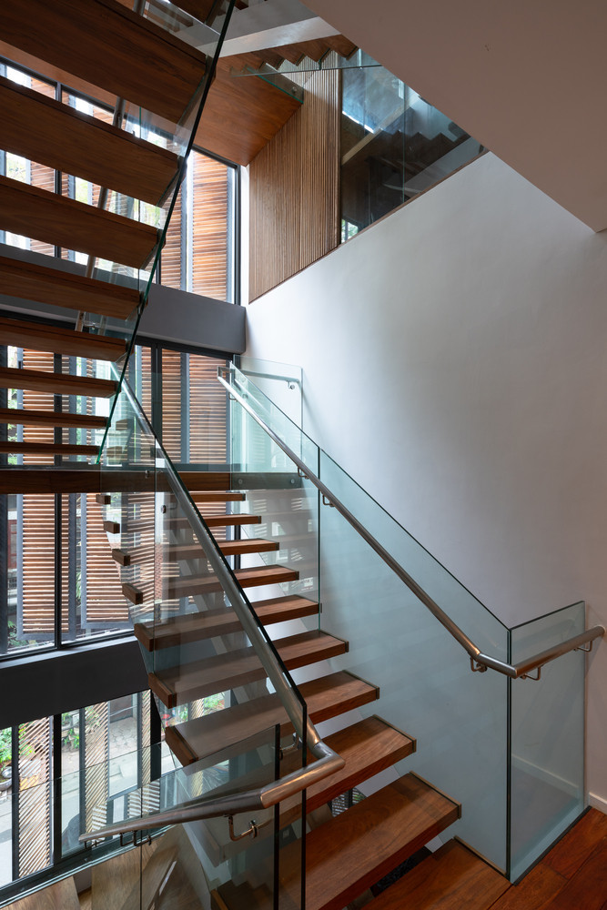 Các chi tiết bằng kính được tận dụng tối đa tạo không gian rộng rãi thoáng đãng.