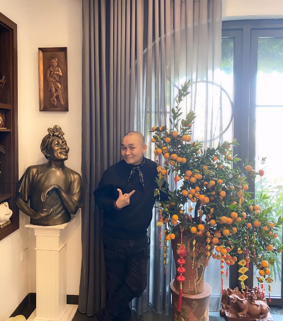 Ngày Tết, nghệ sĩ Xuân Hinh trang trí bằng bình quất lớn. Nguồn ảnh: FBNV