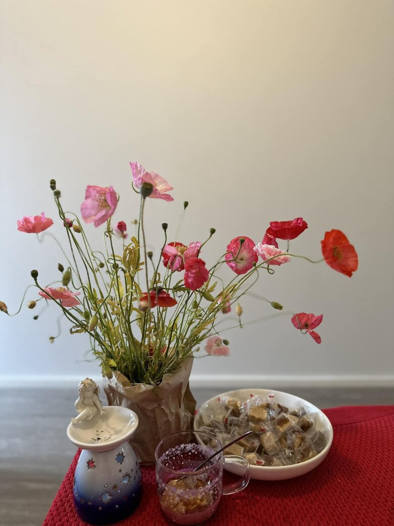 Bà xã Huy Khánh thường tô điểm không gian sống bằng các loại hoa tươi. Ảnh: FB Mạc Anh Thư