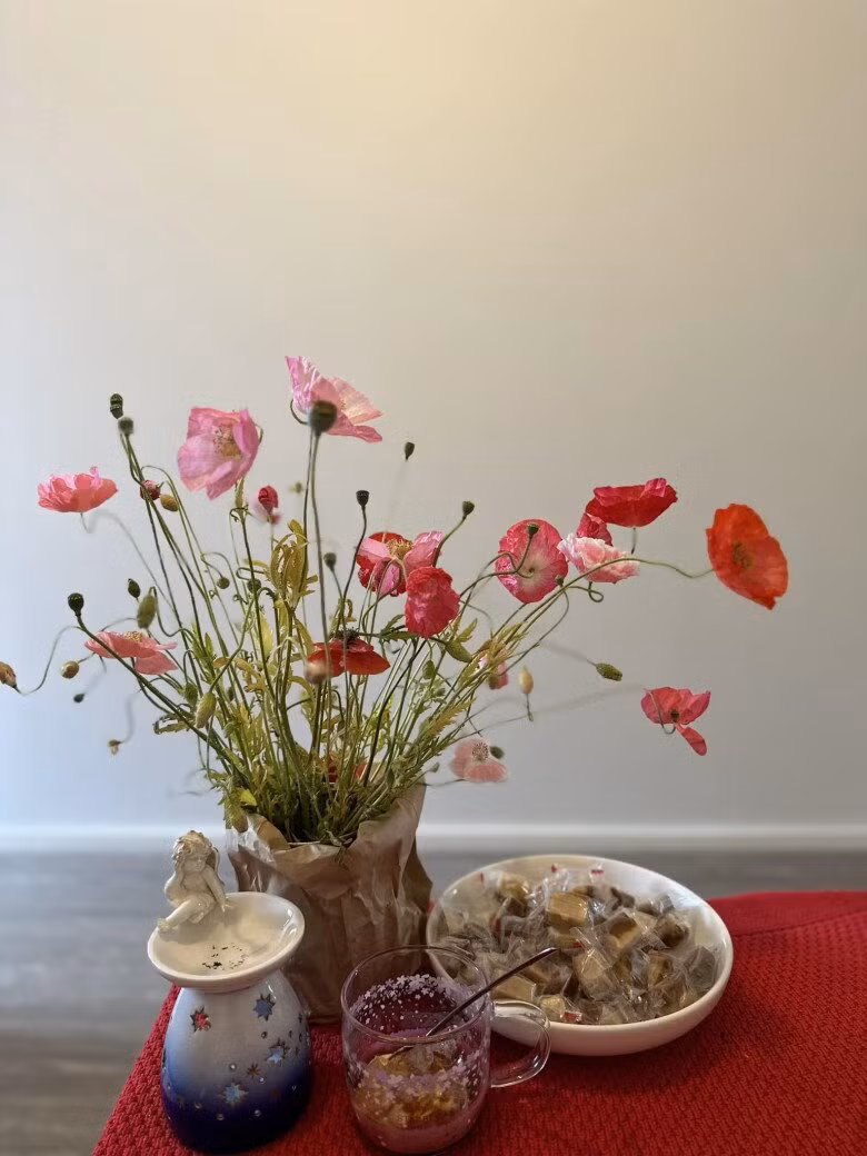 Bà xã Huy Khánh thường tô điểm không gian sống bằng các loại hoa tươi. Ảnh: FB Mạc Anh Thư