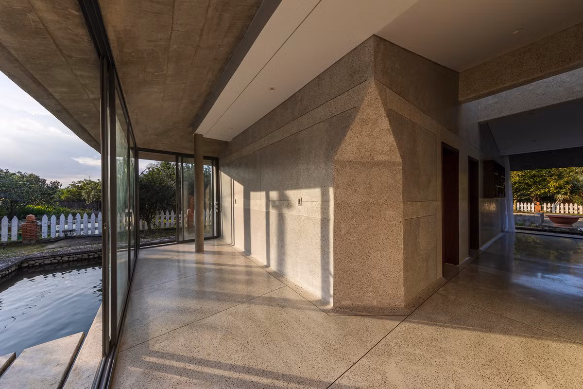 Mỗi góc đều phản ánh cảm giác thanh bình và giản dị, cho phép những người bên trong thoát khỏi thế giới nhịp độ nhanh và đắm chìm trong niềm hạnh phúc thuần khiết.