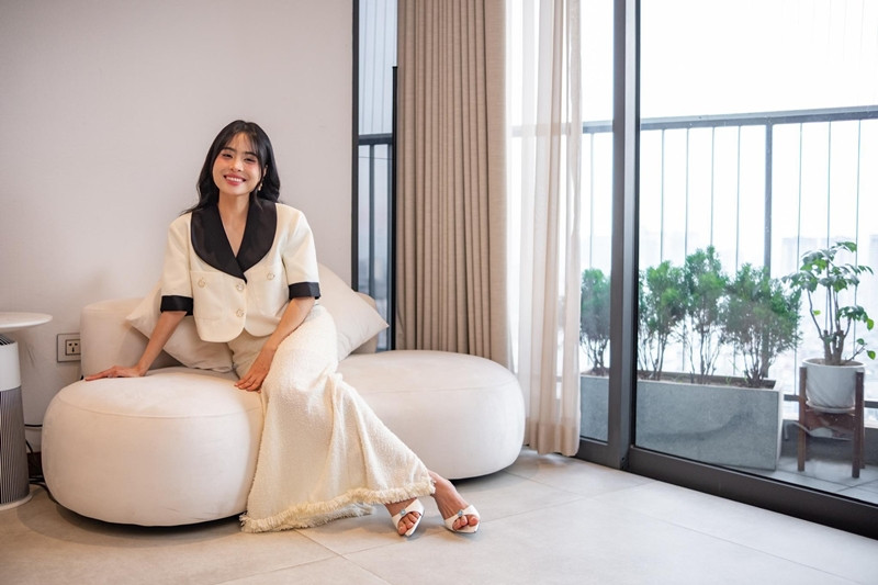 Kiều Anh chọn những món đồ nội thất có màu sắc trung tính và phải có tính liên kết với nhau để nhà trông có gu hơn. Ảnh: House n Home