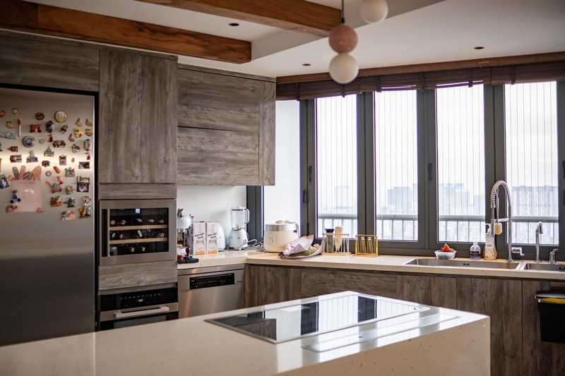 Ngoài tính thẩm mỹ, ca nương Kiều Anh còn đề cao sự gọn gàng, ngăn nắp, tối giản với tổ ấm của mình. Kiều Anh cho biết đây cũng là cách để biến không gian trong nhà giống như đang đi nghỉ dưỡng tại resort. Ảnh: House n Home