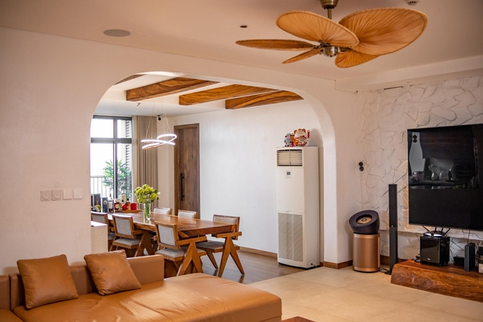 Căn hộ ca nương Kiều Anh đang sống rộng gần 350m2, được đập thông từ hai căn chung cư. Ảnh chụp màn hình House n Home